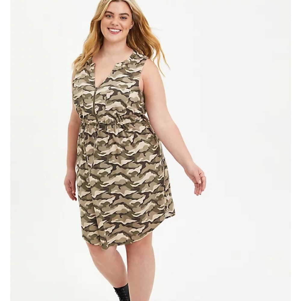 NWT Torrid sz 2x Mini Challis Zip Front Dress!!